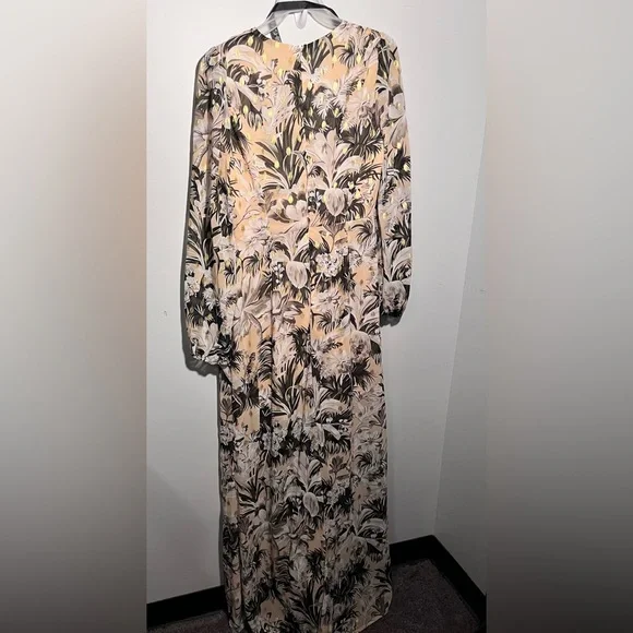 🚨🚨NWT FASHIONNOVA NEW YEAR CHRISTMAS DRESS 🚨🚨 - Picture 4 of 7